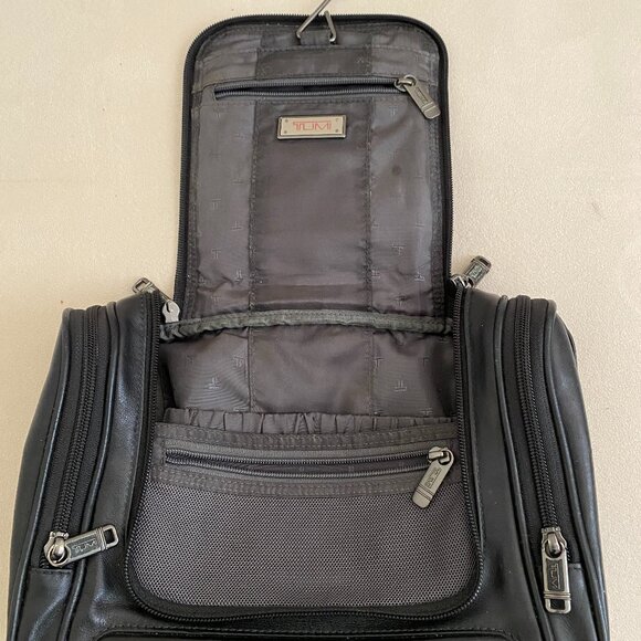 Tumi Hanging Travel Kit - Picture 2 of 2
